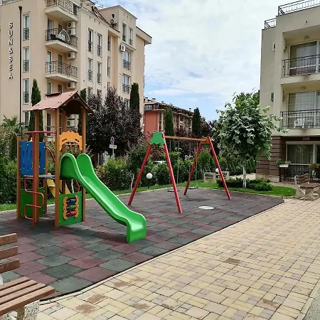 Cozy With Pool In Sunny Apartament