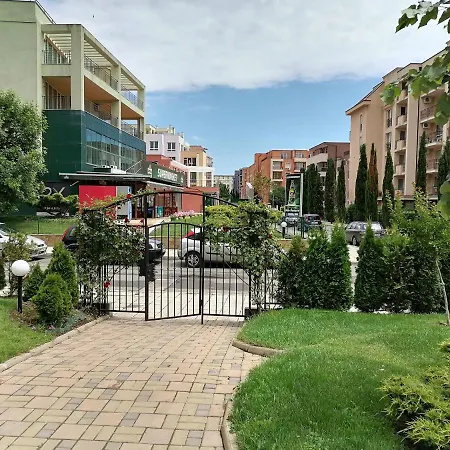 Cozy With Pool In Sunny Apartament Słoneczny Brzeg