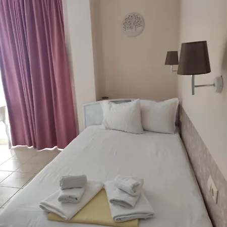 Cozy With Pool In Sunny Apartmán Sluneční pobřeží