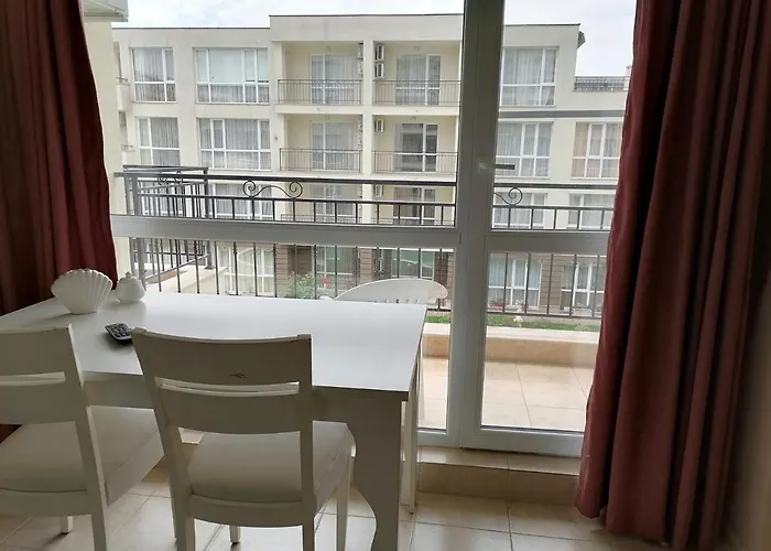 Cozy With Pool In Sunny Apartmán Sluneční pobřeží