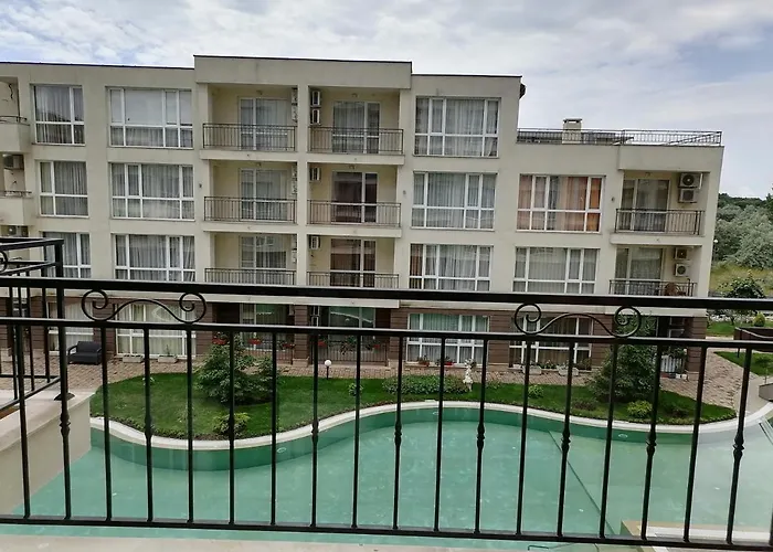 Cozy With Pool In Sunny Lejlighed *