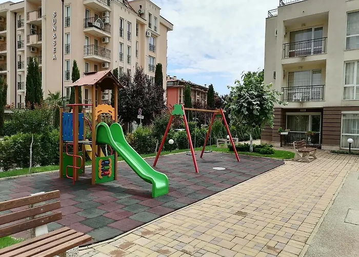 Cozy With Pool In Sunny Διαμέρισμα